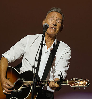 Helen Hunt Bruce Springsteen Concert - Article 3